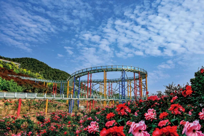 重慶市沙坪壩紅嶺溪谷景區玻璃滑道